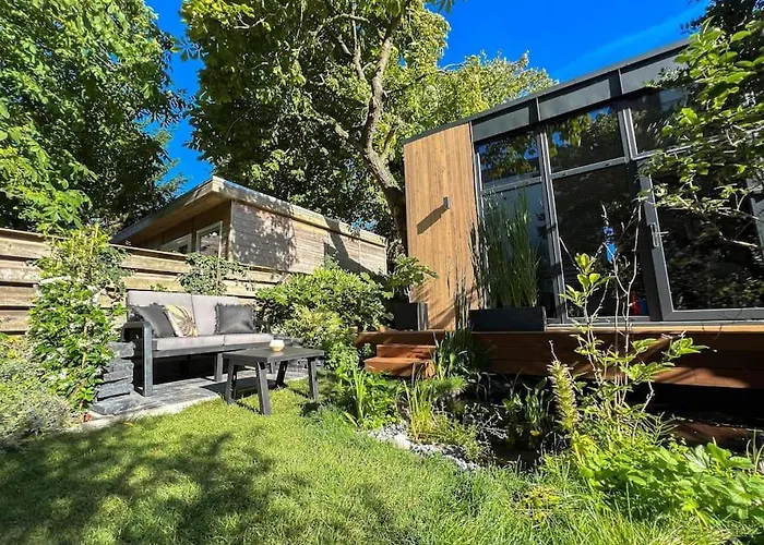 Amsterdam House * 赞德沃特